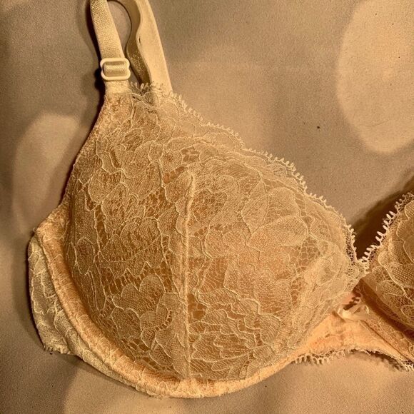 CREAM LACE PADDED DEMI BRA 32C by VICTORIAS SECRET - Picture 3 of 5